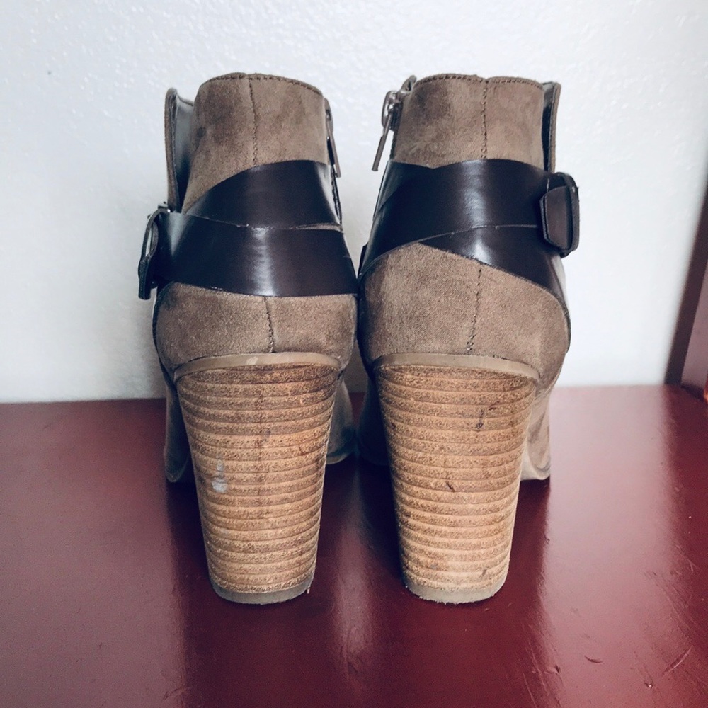 Carlos by Carlos Santana brown and tan ankle boots - Picture 3 of 8